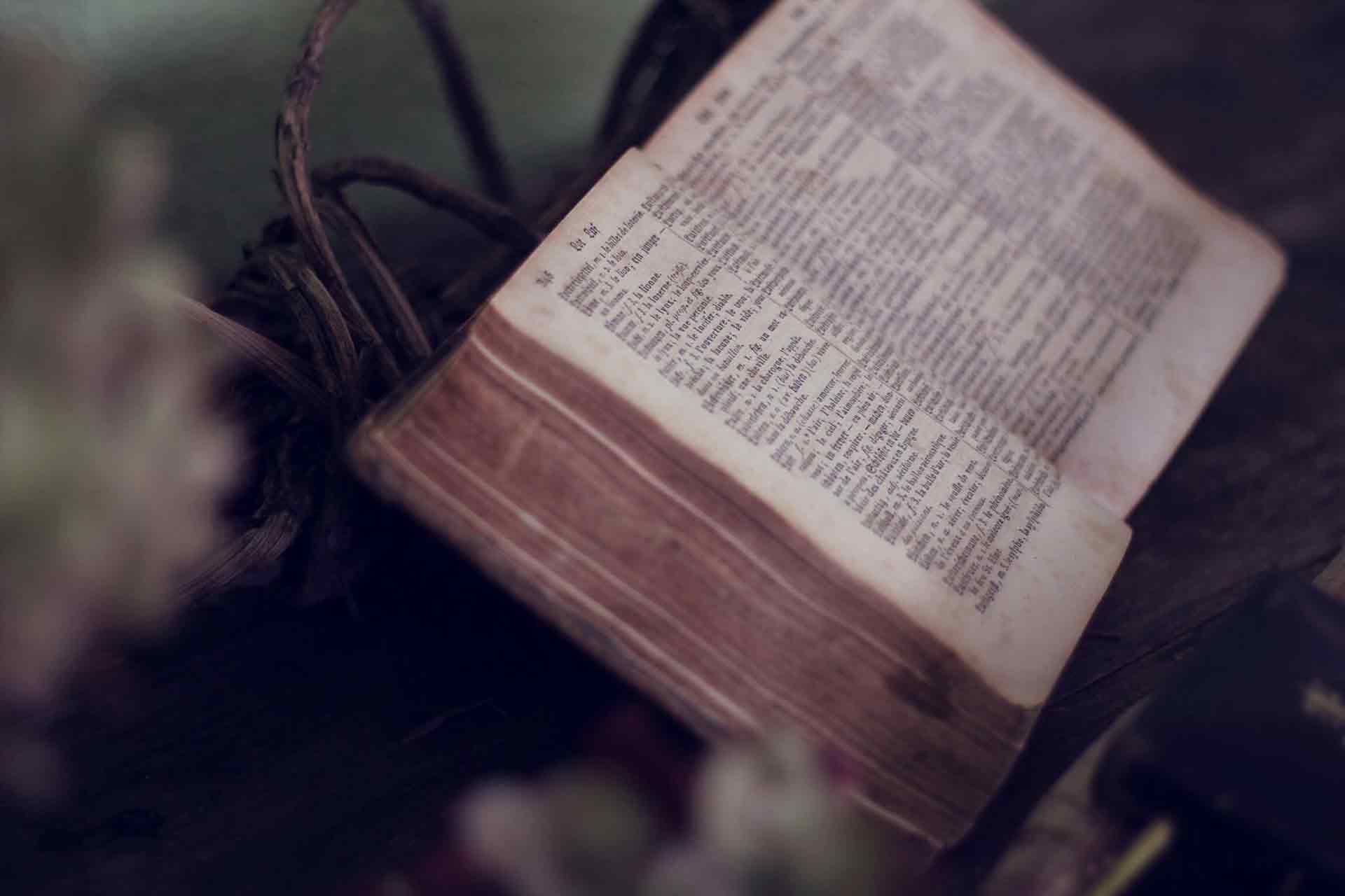 Altes Buch Im Buch Deiner Seele lesen