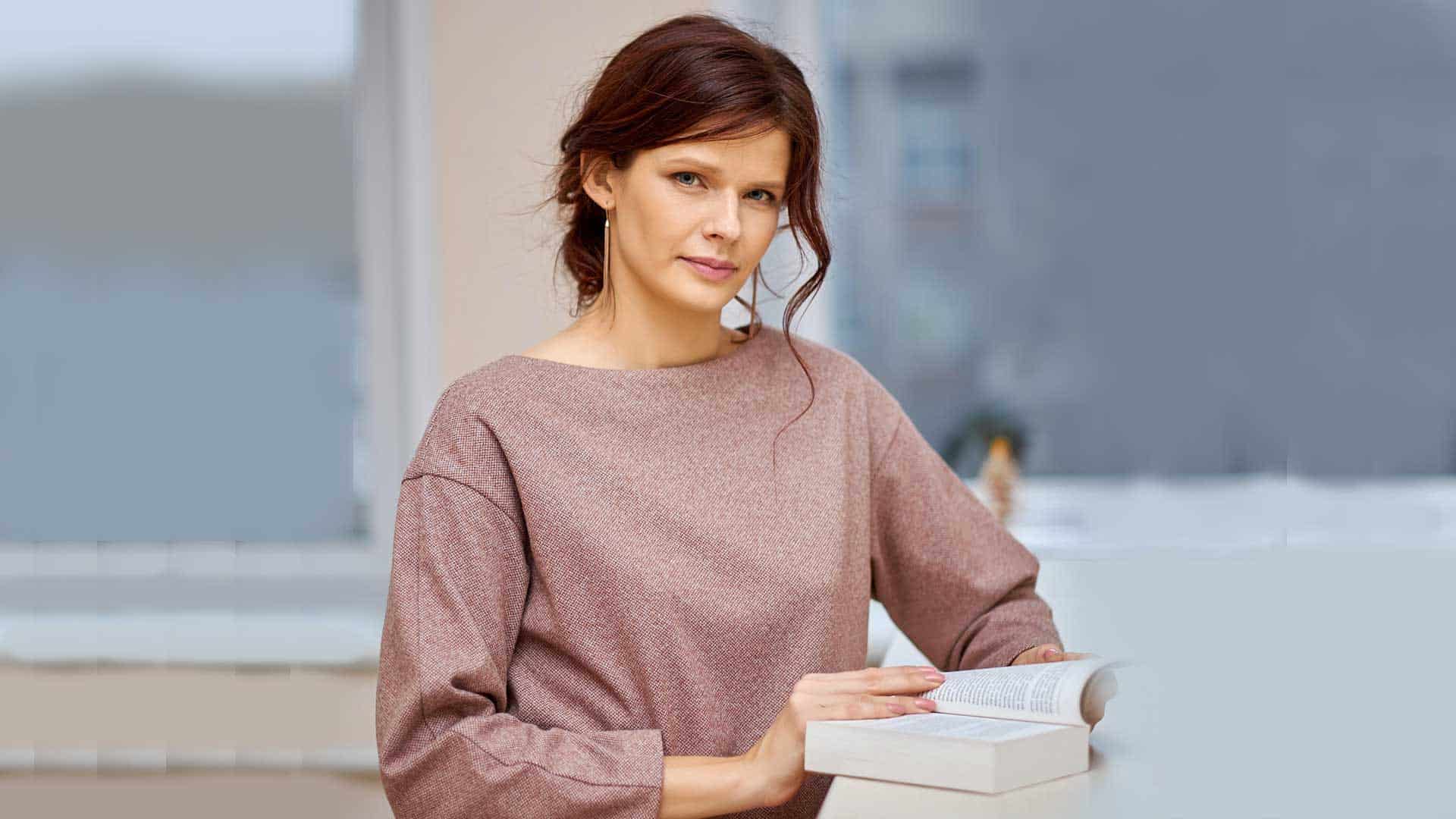 Psychologin mit Buch
