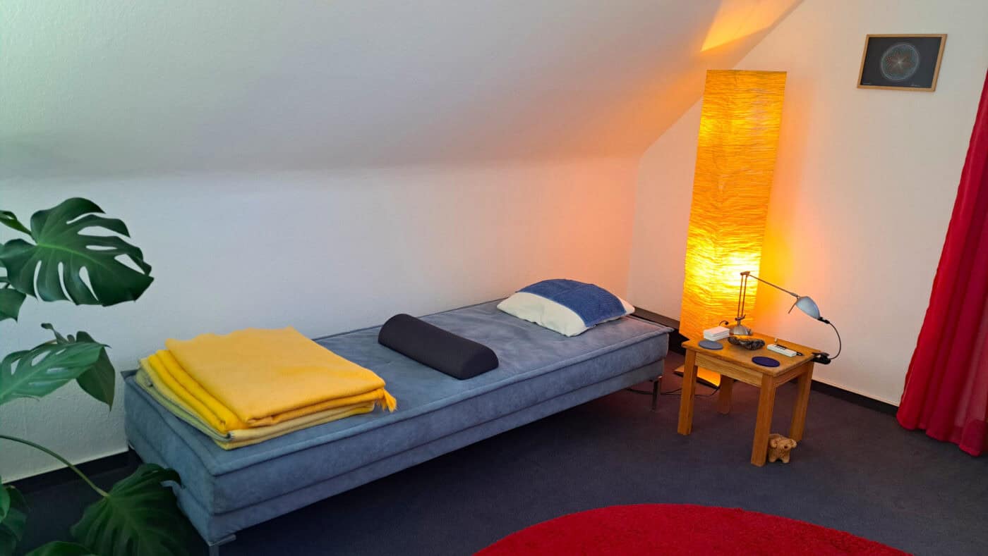 Praxisraum: Couch Bild 1 Praxisraum: Die Therapiecouch