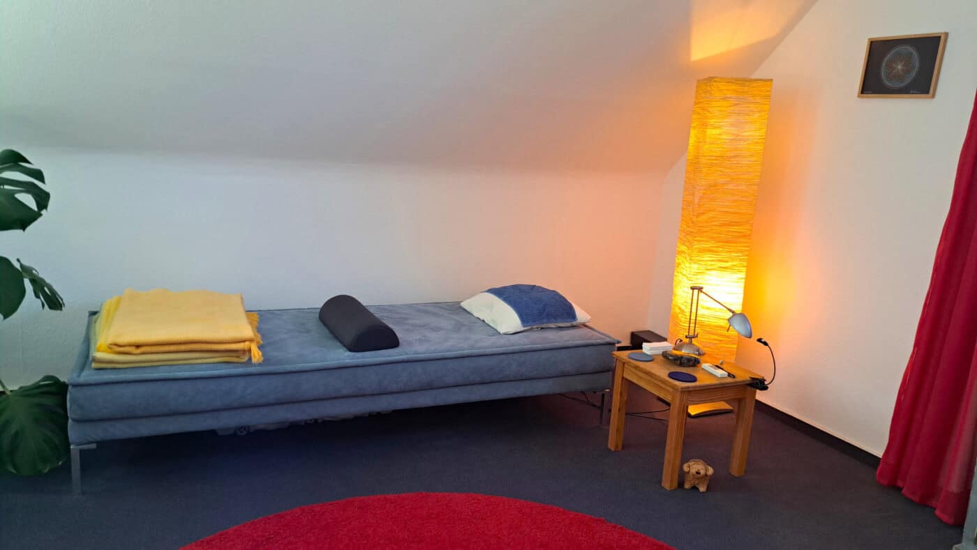 Praxisraum: Couch Bild 2 Praxisraum: Die Therapiecouch